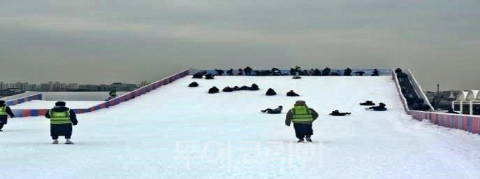 한강공원 눈썰매장 슬로프 /사진=서울시