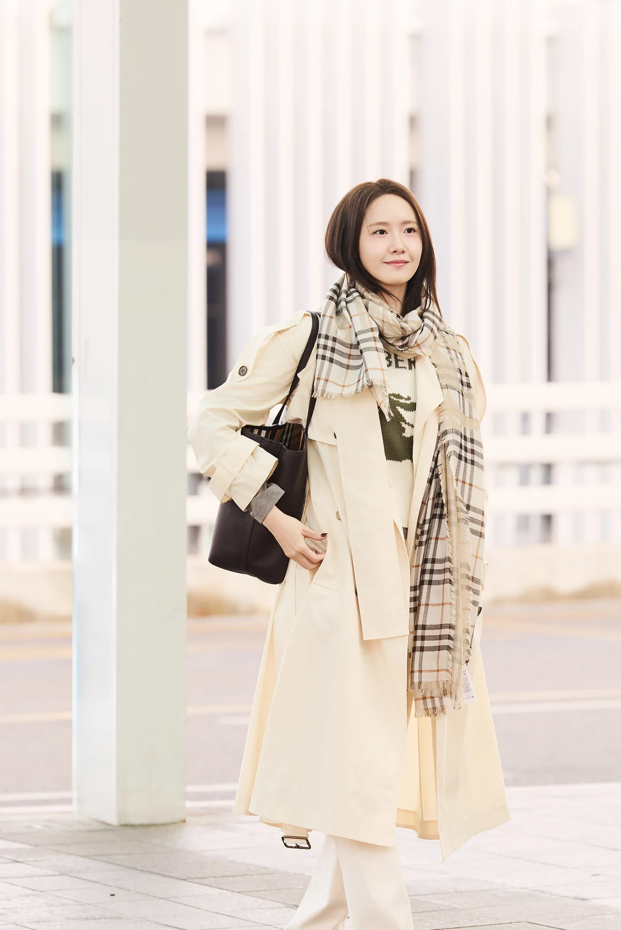 /사진=버버리, 윤아·승민 런던행 '공항패션' 완성