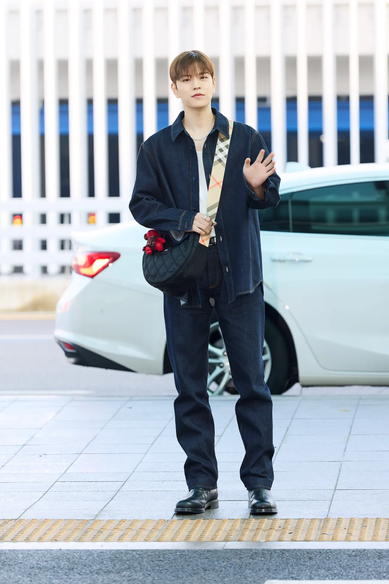 /사진=버버리, 윤아·승민 런던행 '공항패션' 완성