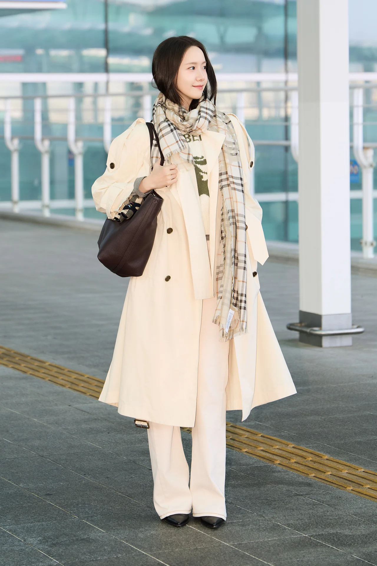 /사진=버버리, 윤아·승민 런던행 '공항패션' 완성