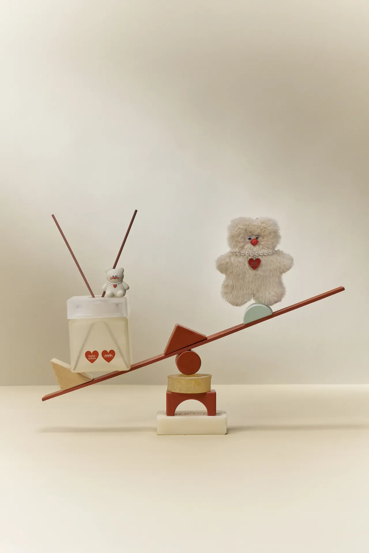 /사진=테일러센츠, 인기 캐릭터 'MNH'와 협업 신제품 출시