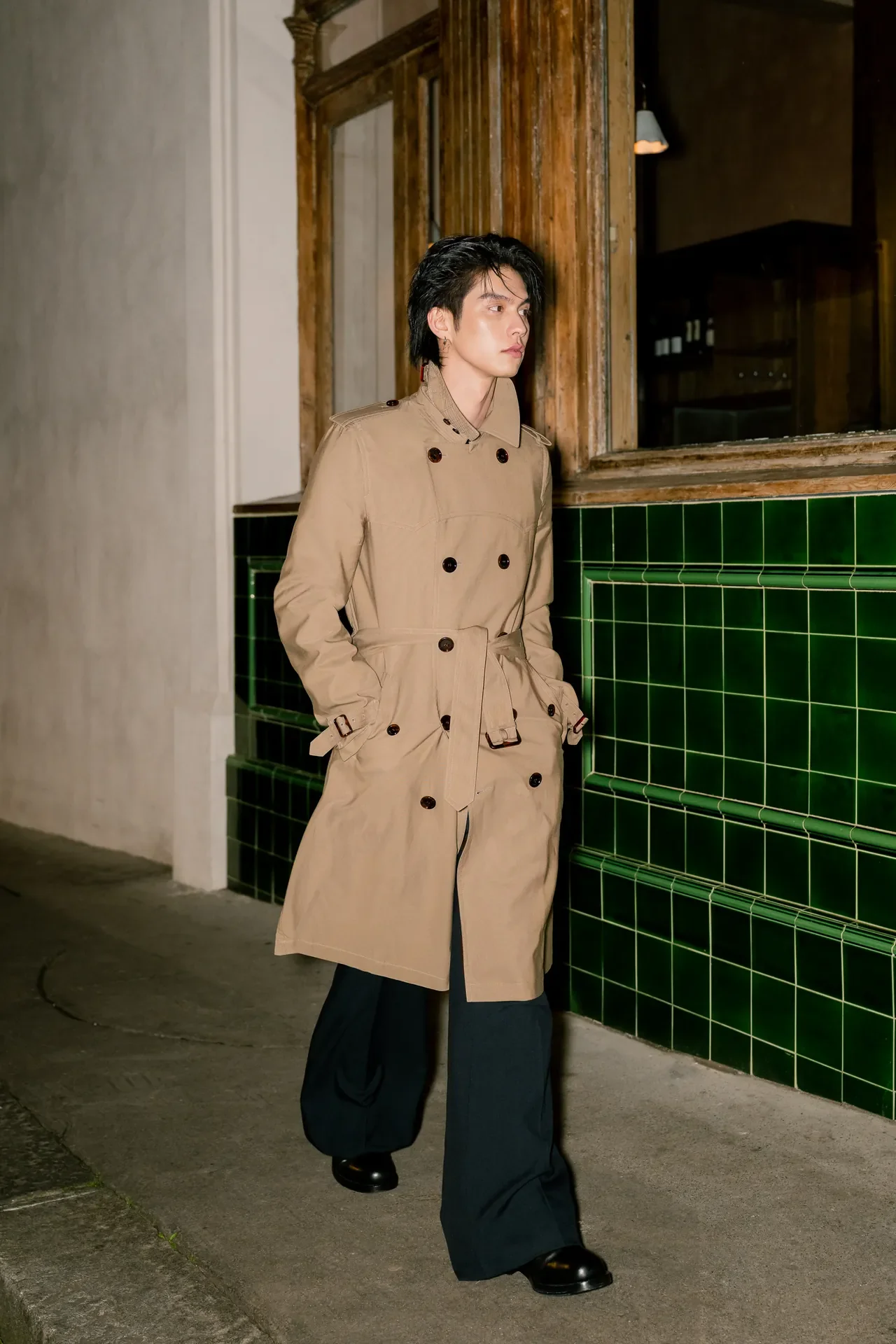 /사진=버버리, 런던 달군 승민·윤아의 '브리티시 룩'