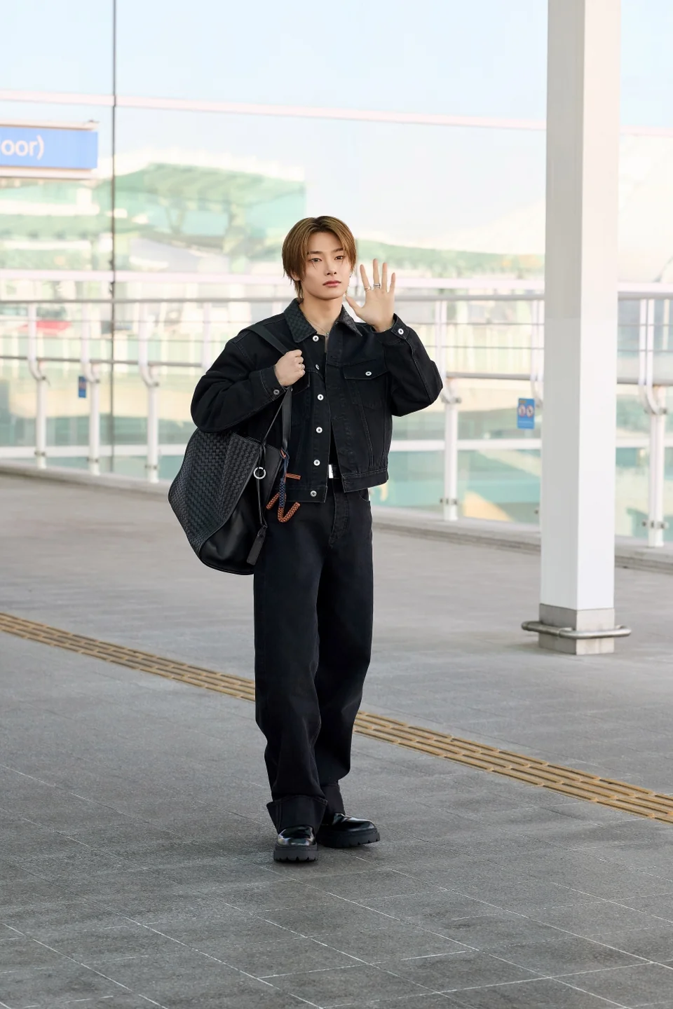 /사진=보테가 베네타, 아이엔 '밀라노 출국 패션' 선보여