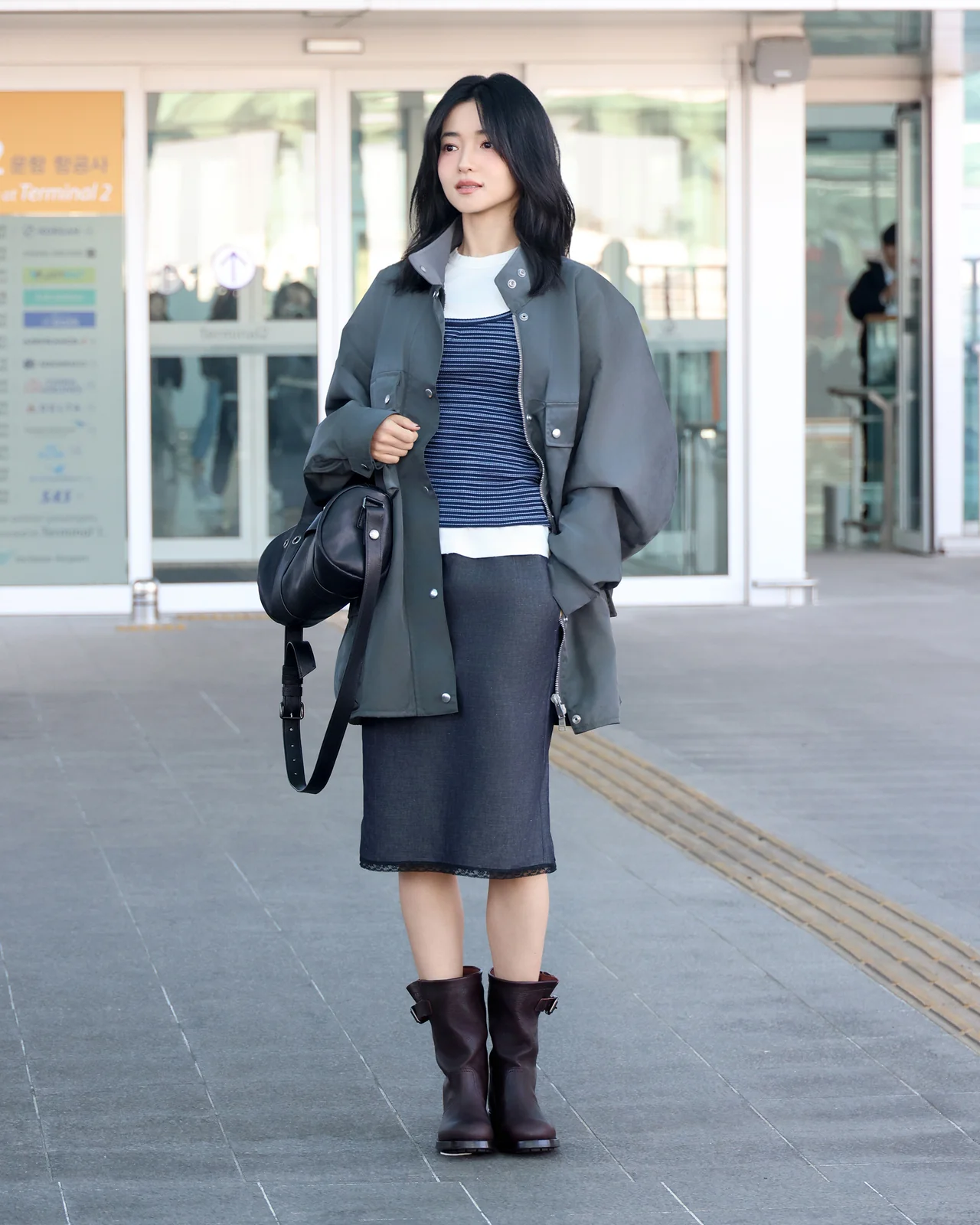 2월 25일, 프라다 패션쇼 참석을 위해 밀라노로 출국하는 배우 김태리. 그녀의 청순한 미모가 돋보인다.