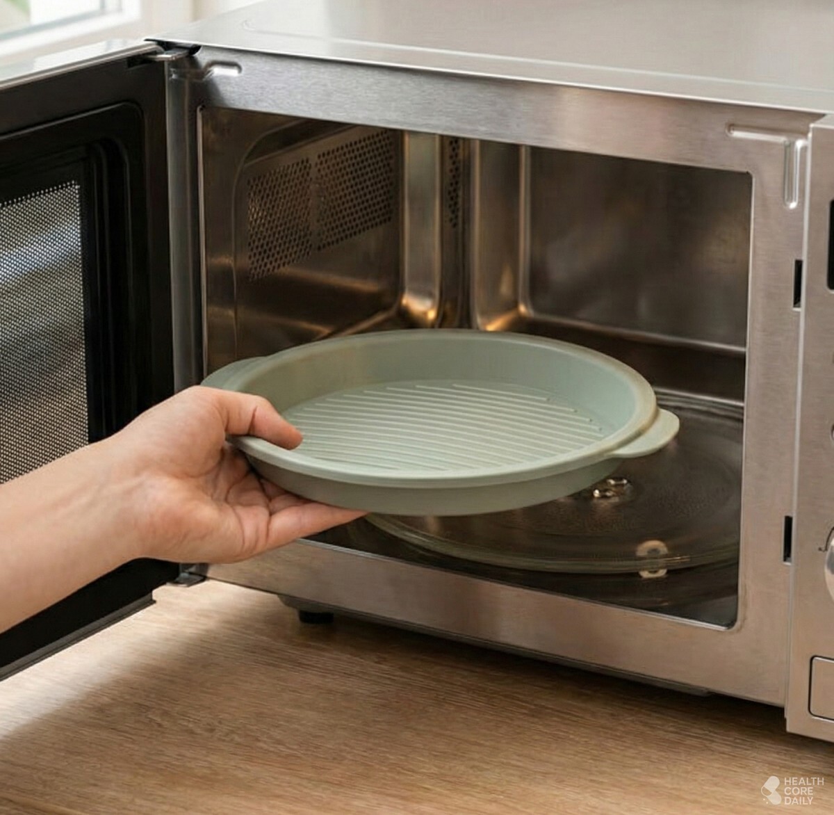 기사 이해를 돕기 위해 AI로 생성된 전자레인지 접시 이미지.