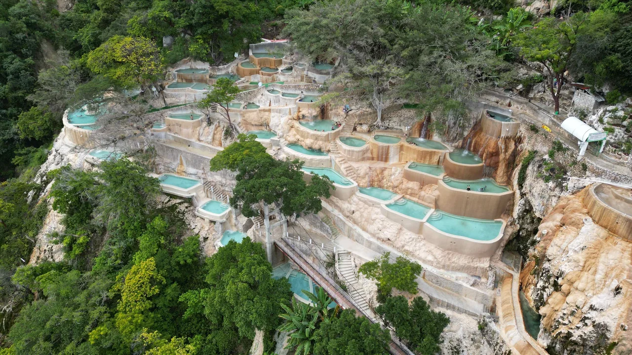 /사진=부킹닷컴, '트래블러 리뷰 어워즈' 수상자 발표