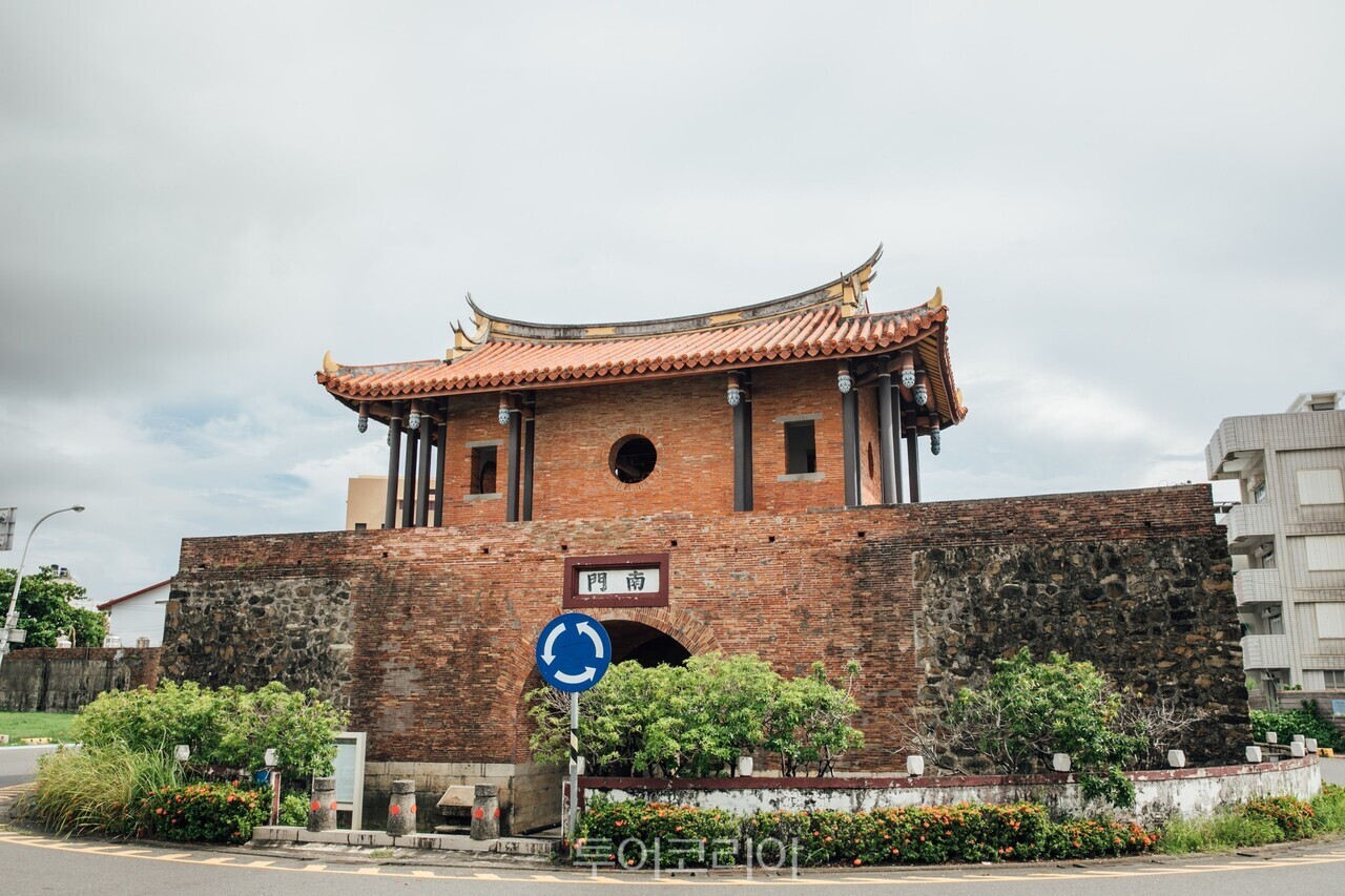   건립된 지 100년이 넘은 헝춘 고성 