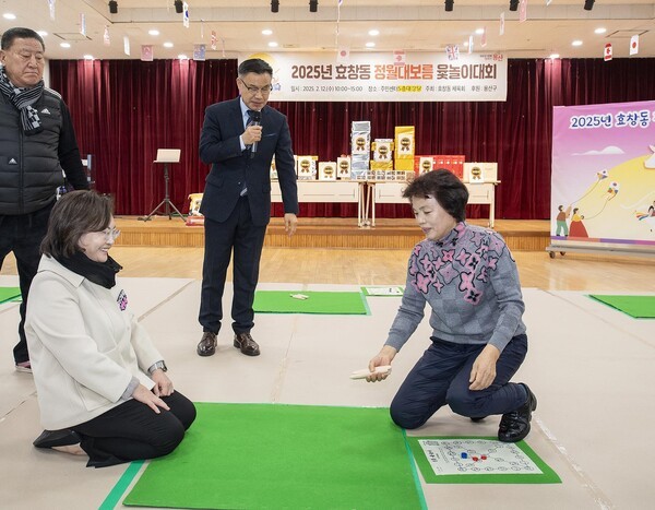 지난해 박희영 용산구청장 정월대보름 윷놀이 대회 참석 모습(사진제공=용산구청)