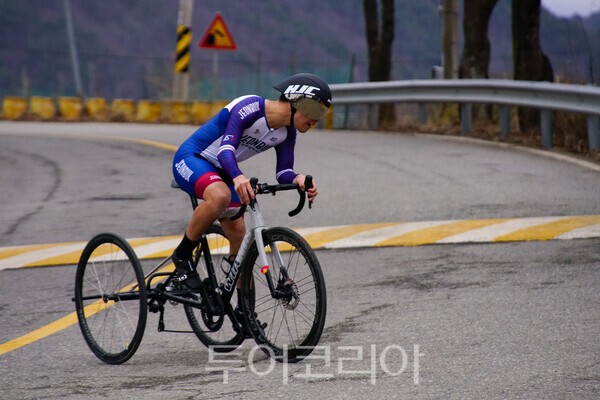 장애인사이클대회에서 열정을 다하는 참가선수들 / 사진_투어코리아 유지훈 기자