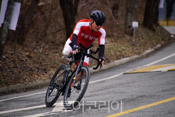 장애인사이클대회에서 열정을 다하는 참가선수들 / 사진_투어코리아 유지훈 기자