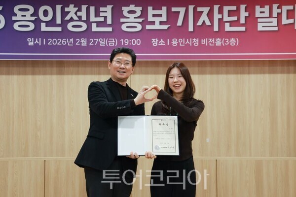 이상일 시장과 청년 홍보기자단/투어코리아뉴스 정명달 기자