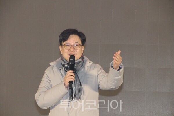 김포시가 28일 애기봉평화생태공원에서 개최한 특별문화행사 ‘만월성원(滿月成願)’에서 김병수 시장이 개회사를 하고 있다. 2026.02.28. / 투어코리아 이창호 기자