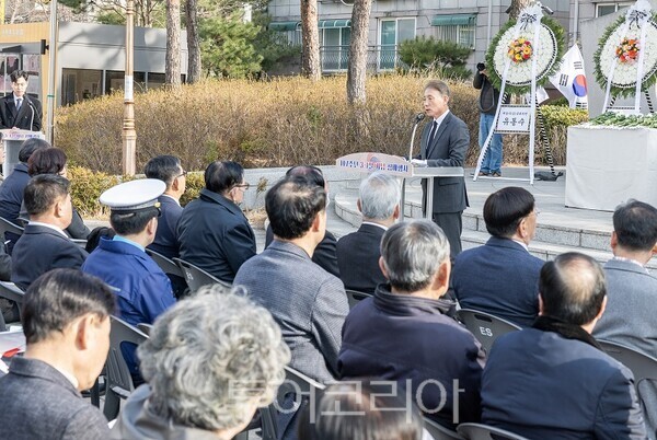 인천 계양구가 제107주년 3·1절을 맞아 1일 오전 장기동 황어장터 3.1만세운동 역사문화센터 광장에서 개최한 기념행사에서 윤환 구청장이 기념사를 하고 있다.