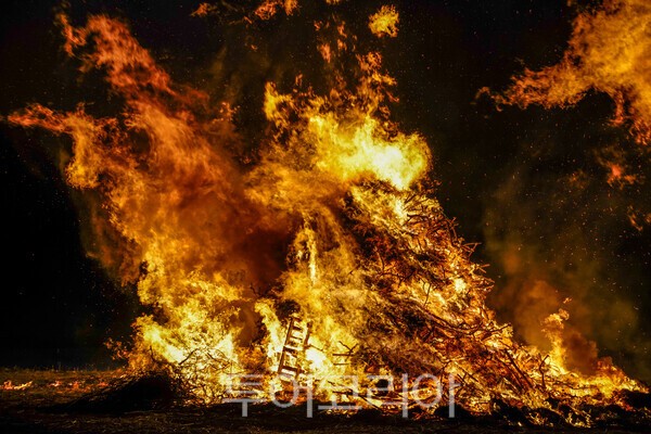 전북무주 서면마을 달집태우기 모습 / 사진_투어코리아 유지훈 기자