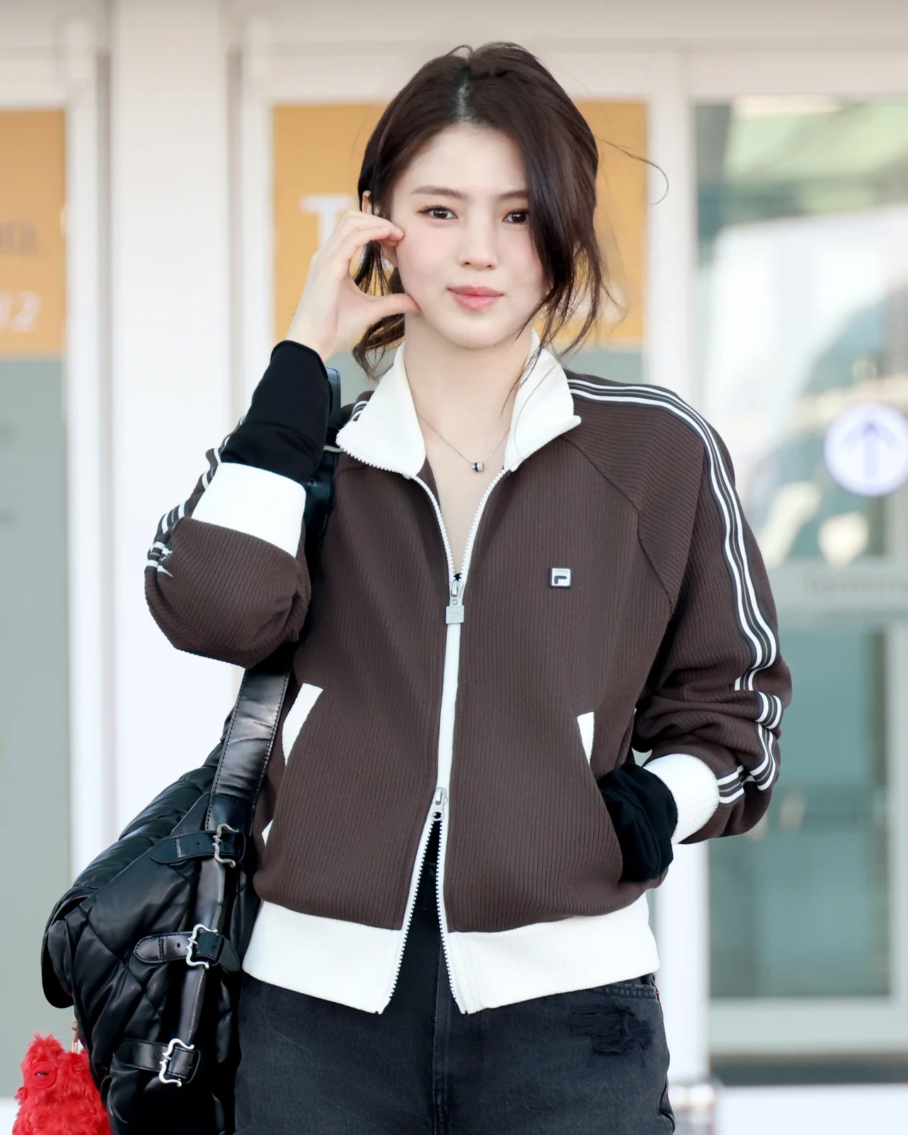 /사진=휠라, 한소희 '밀라노행' 스포티 공항패션 완성