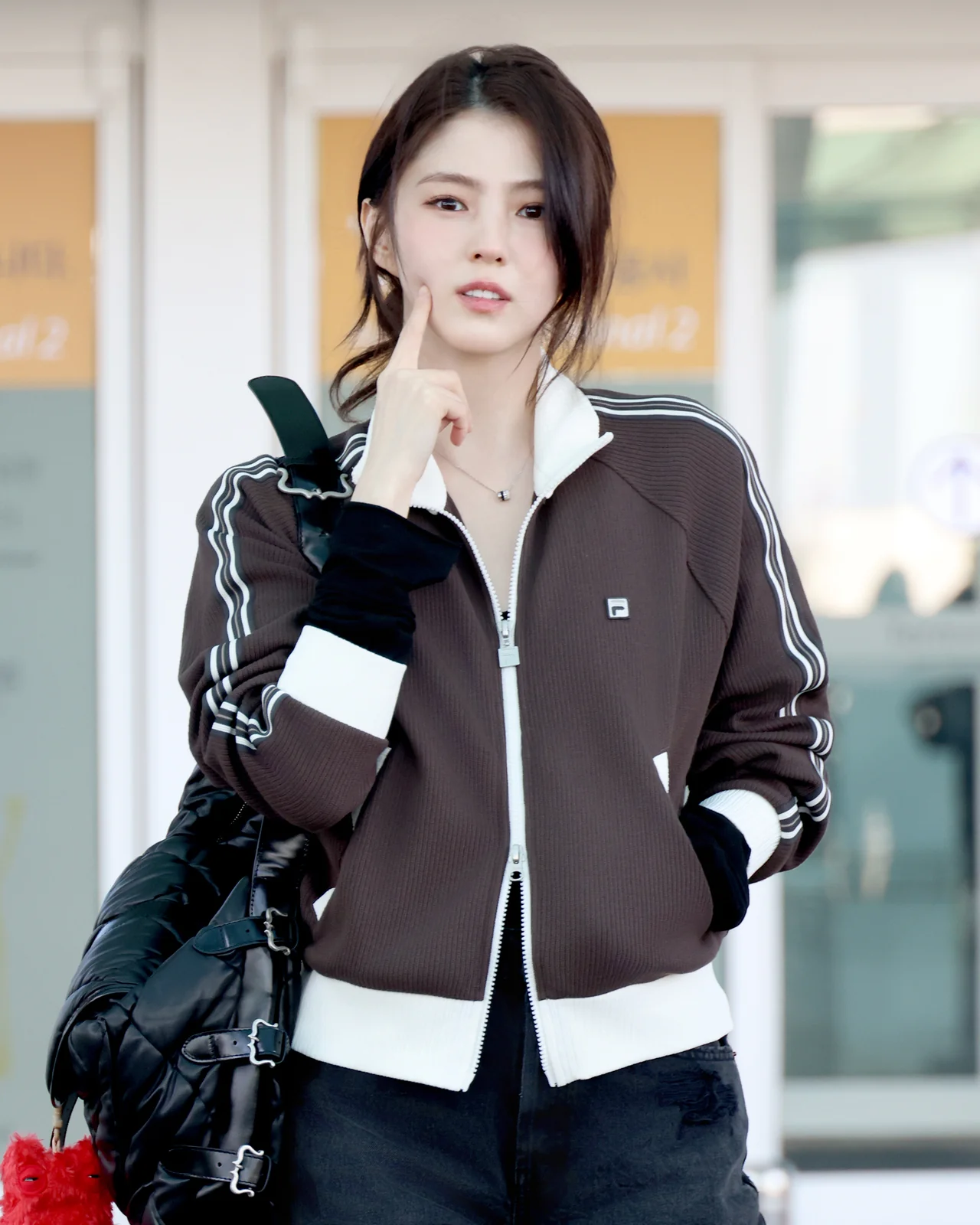 /사진=휠라, 한소희 '밀라노행' 스포티 공항패션 완성