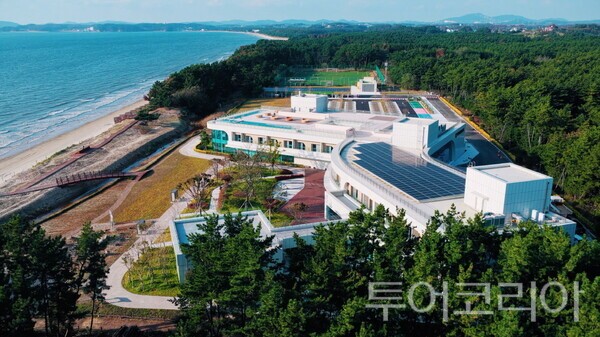 ▲제8회 태안건축문화상 수상작인, 남면 달산리 995-39번지에 위치한 ‘태안해양치유센터’ 모습. /사진-태안군