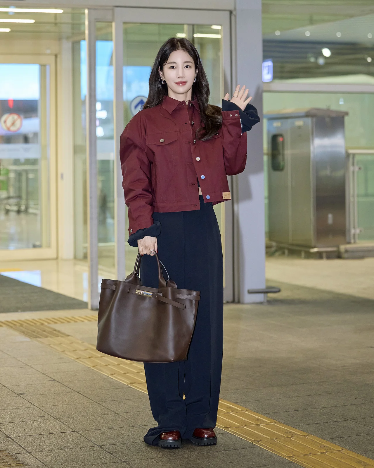 /사진=롱샴, 기은세 공항패션 화제... '르 스마트' 백으로 세련된 출국룩