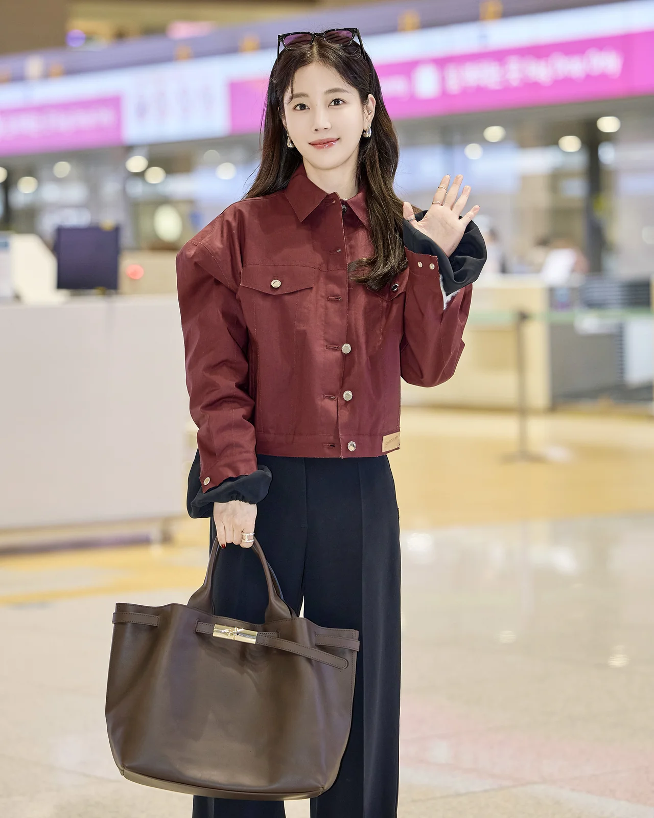 /사진=롱샴, 기은세 공항패션 화제... '르 스마트' 백으로 세련된 출국룩