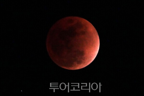 블러드문의 개기월식 모습 / 사진_투어코리아 유지훈 기자