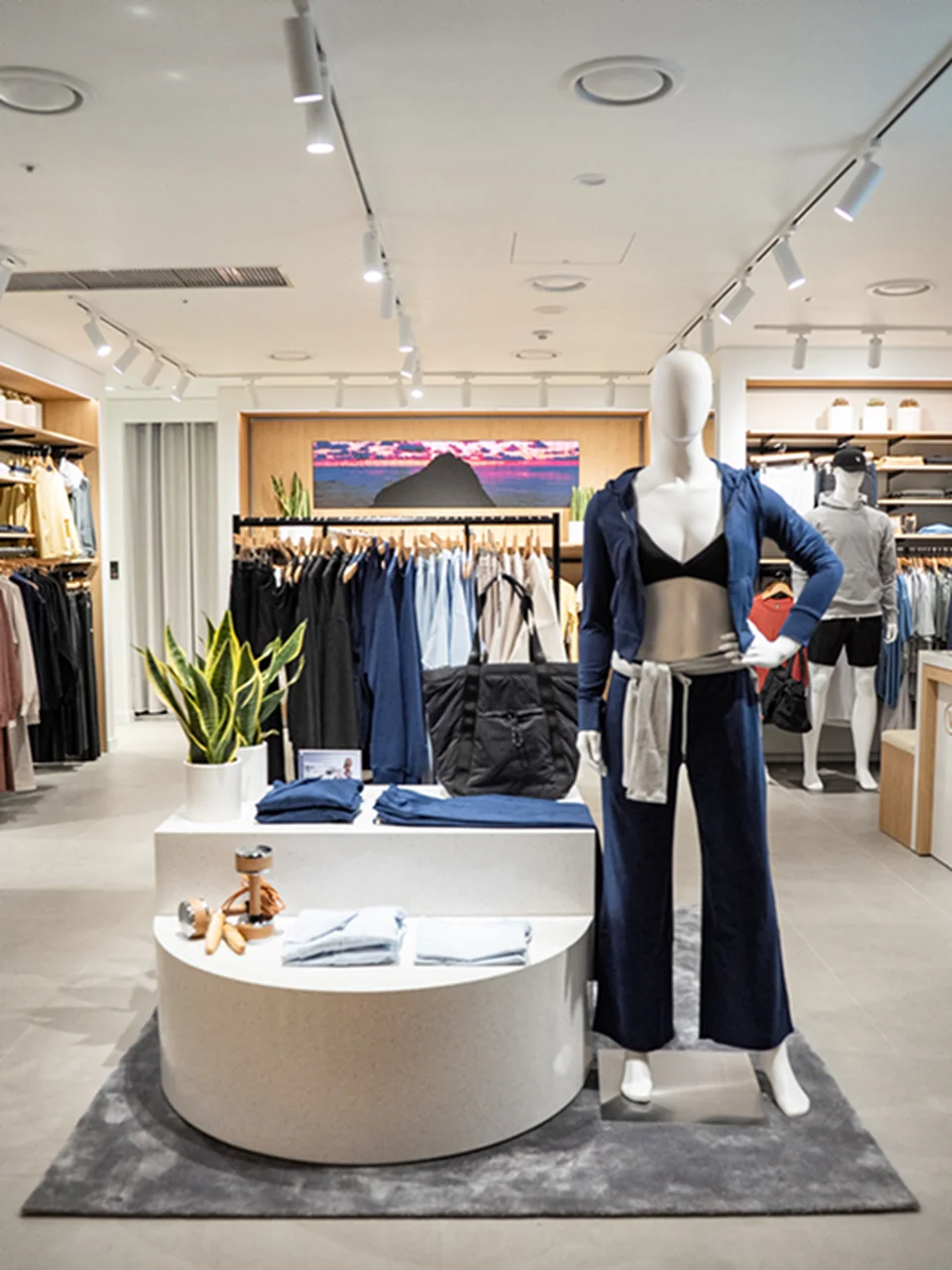 /사진=뷰오리, 롯데 본점 강북 첫 '웰니스 웨어' 매장 오픈