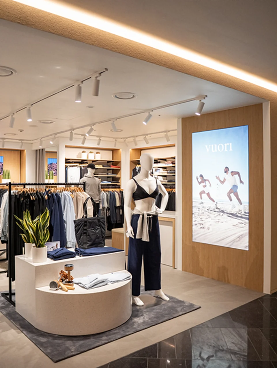 /사진=뷰오리, 롯데 본점 강북 첫 '웰니스 웨어' 매장 오픈