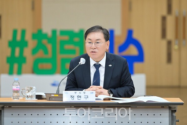 지난 5일 여수부시장 주재로 열린 ‘여수만 르네상스 종합발전계획’ 실행과제에 대한 보고회. /사진-여수시