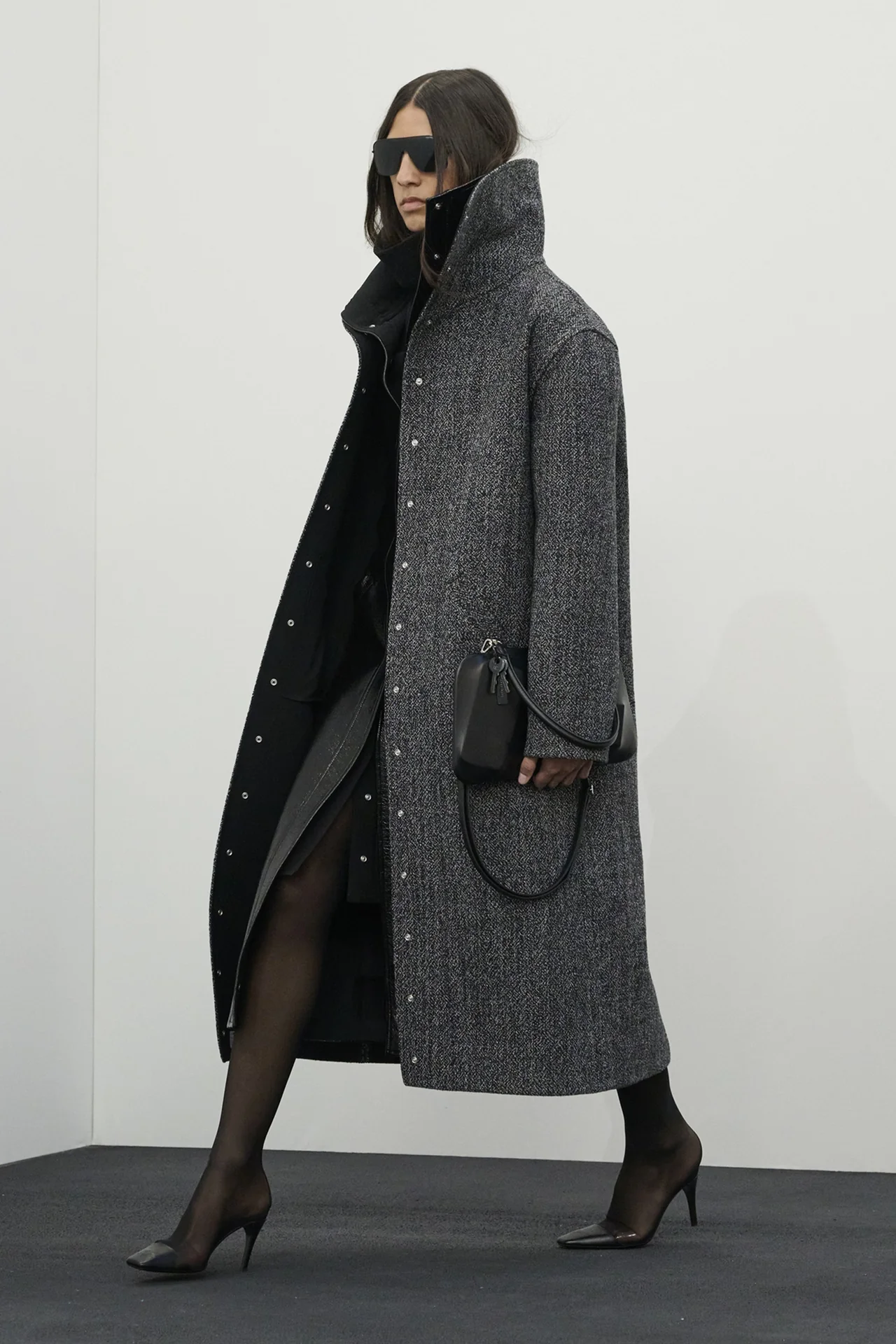 /사진=꾸레쥬, 26 FW 컬렉션 '24 Hours'로 하루의 서사 담다