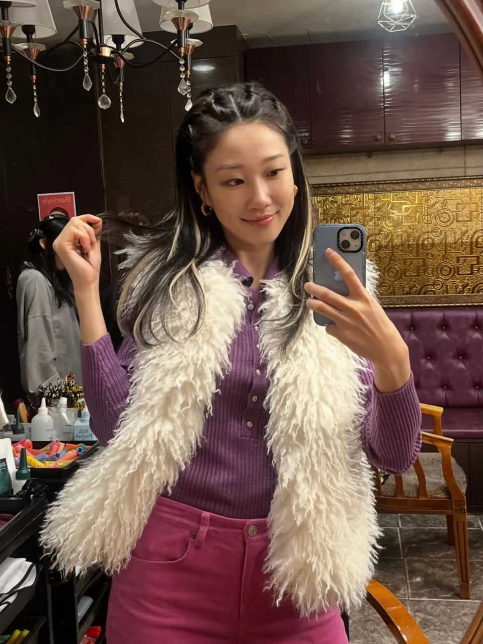 하윤경의 유니크한 퍼 베스트 스타일링 | 캐릭터의 색깔을 패션으로 증명하는 소화력 /사진=하윤경 인스타그램