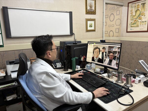 원격진료모습./사진-청도군