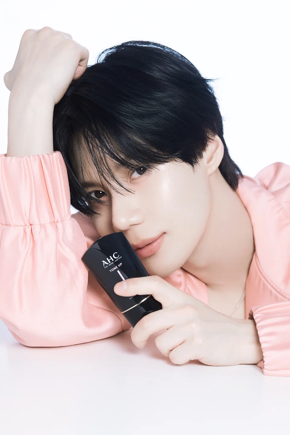 /사진=AHC, 마스터즈 선 신제품 출시… 태민 캠페인 'BLACK SUN CORE'