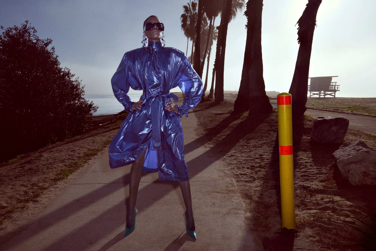 /사진=생 로랑, 여성 서머 아이웨어 'HOWL' 공개