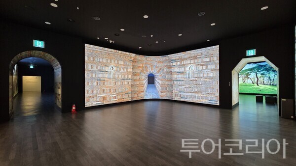 ▲백제역사박물관 사비도성 미디어아트(부여의 세계유산). /사진-충남도