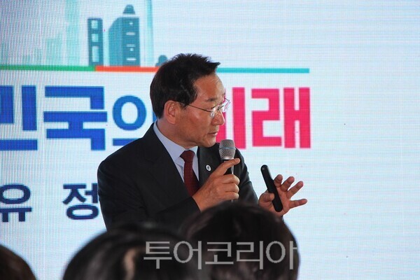 유정복 인천시장이 12일 중구 상상플랫폼에서 열린 인하특강 ‘인천의 꿈, 인하의 꿈, 대한민국의 미래’에서 인하대 학생들에게 특강을 하고 있다. 2026.03.12. / 투어코리아 이창호 기자