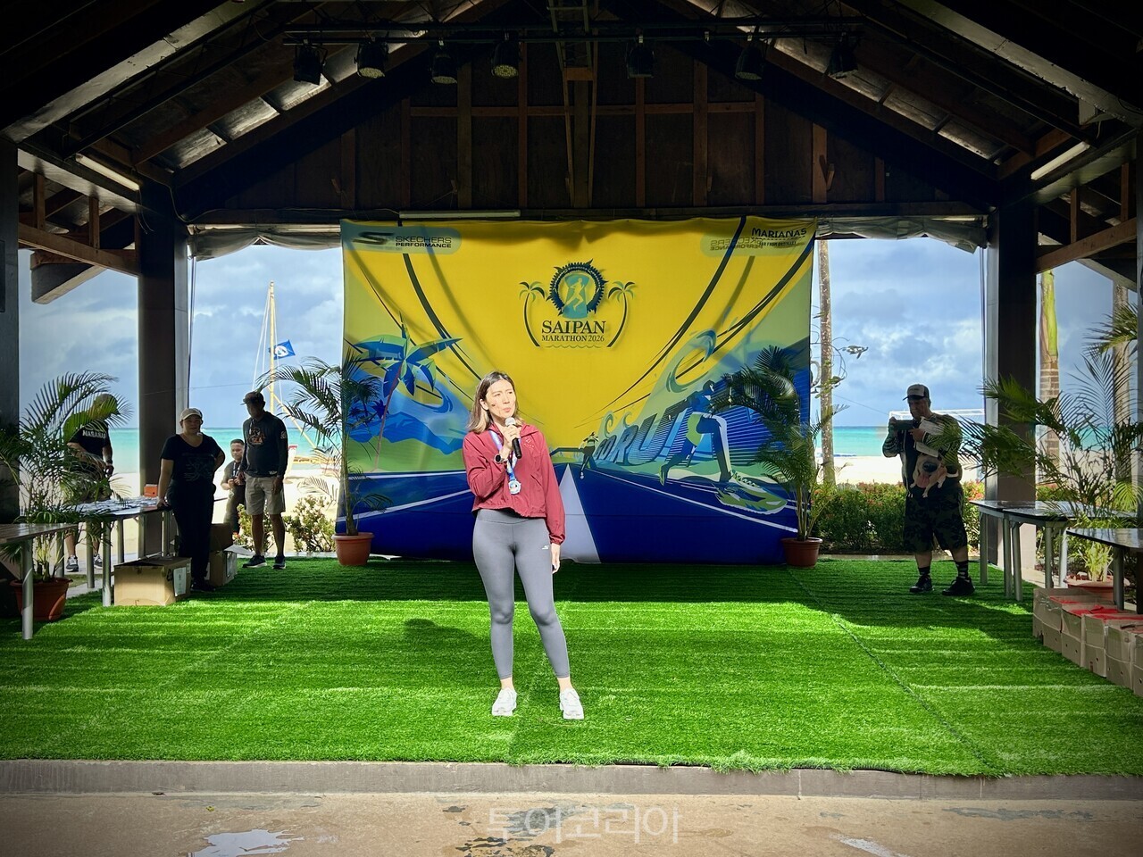 크라운 플라자 리조트 사이판 대표 제니퍼 탄(Jennifer Tan)이 시상식에서 환영 인사를 하고 있다./ 사진- 투어코리아 박은하 기자