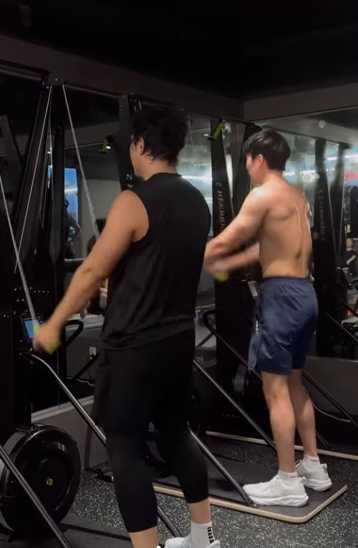 황재균이 크로스핏을 하고 있는 장면. / 황재균 인스타그램