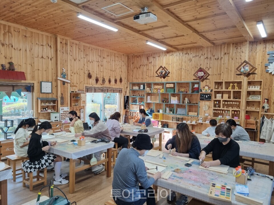 옥구목공체험장 목공체험 모습/사진=시흥시
