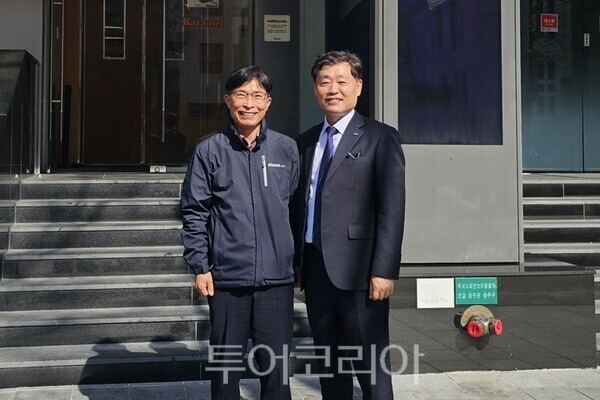 정왕국 에스알 대표이사는 지난 13일 류영수 코레일테크 대표이사와 만나 SRT 청결 상태를 직접 확인하는 합동 점검에 나섰다. /사진-에스알