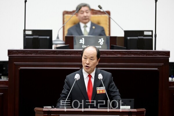 인천광역시의회 문화복지위원회 윤재상 의원이 17일 열린 ‘제307회 임시회’ 제1차 본회의에서 5분 자유발언을 하고 있다.