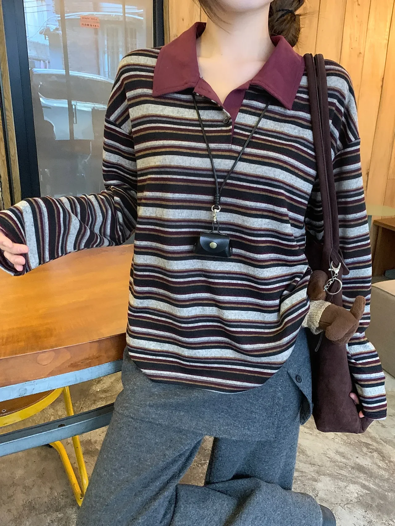 흐린 날 무드를 살려주는 멀티 스트라이프 루즈핏 톱/사진=DAZY(데이지)