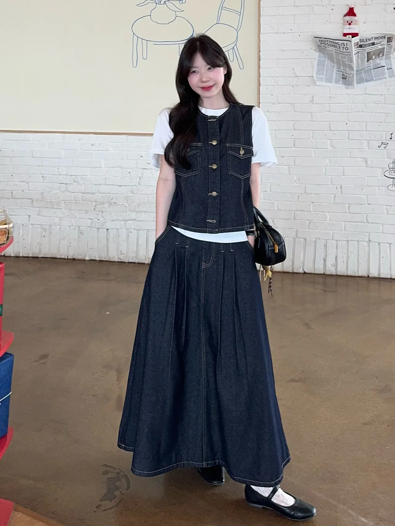 개강 첫날 룩의 정석, 빈티지 워싱 데님 베스트 셋업/사진=DAZY(데이지)