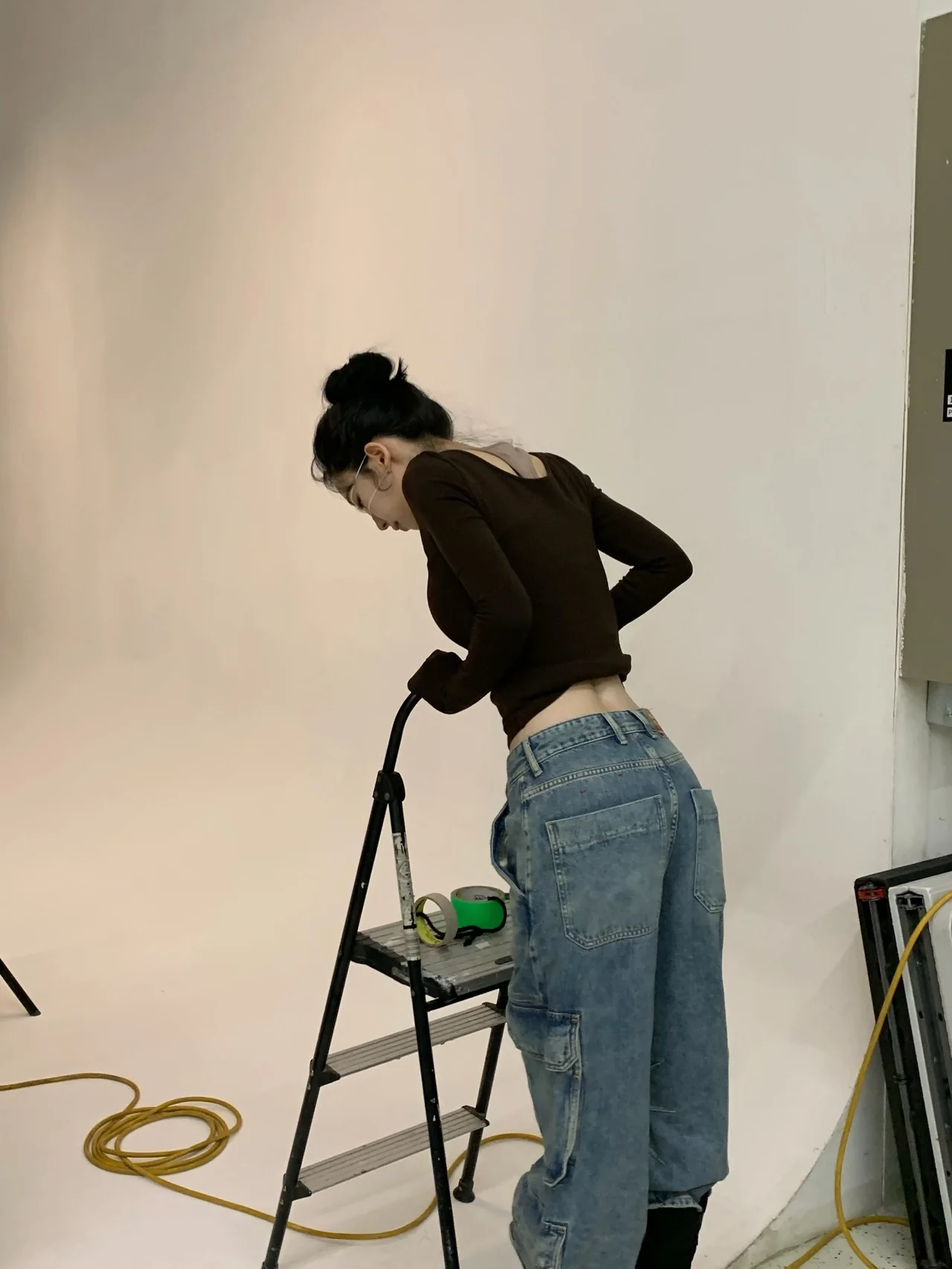 한쪽 눈에 안대를 착용한 채 "괜찮습니다 👁️"를 전한 카리나 /사진=카리나 인스타그램