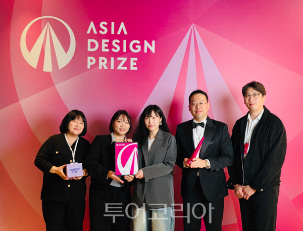 인천광역시가 지난 20일 조선팰리스 강남에서 열린 ‘2026 아시아 디자인 프라이즈(Asia Design Prize)’에서 인천시 굿즈 3종이 우수작(Winner)으로 선정되고 있다.