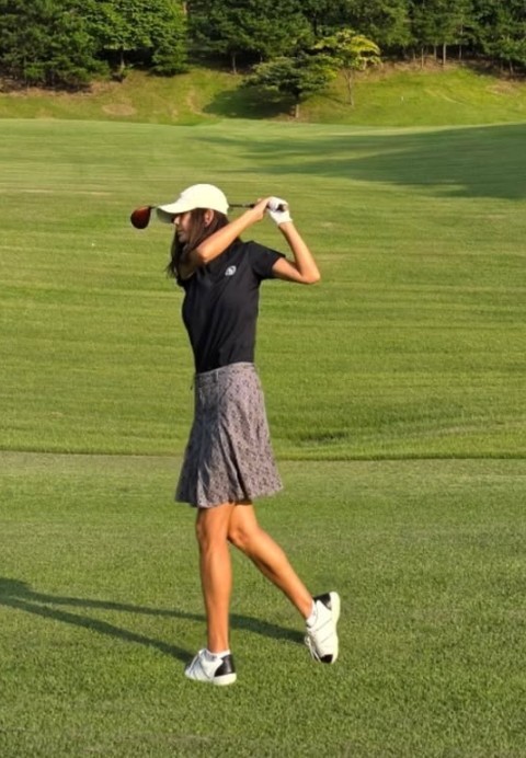 박영선이 골프를 치고 있다. / 박영선 인스타그램