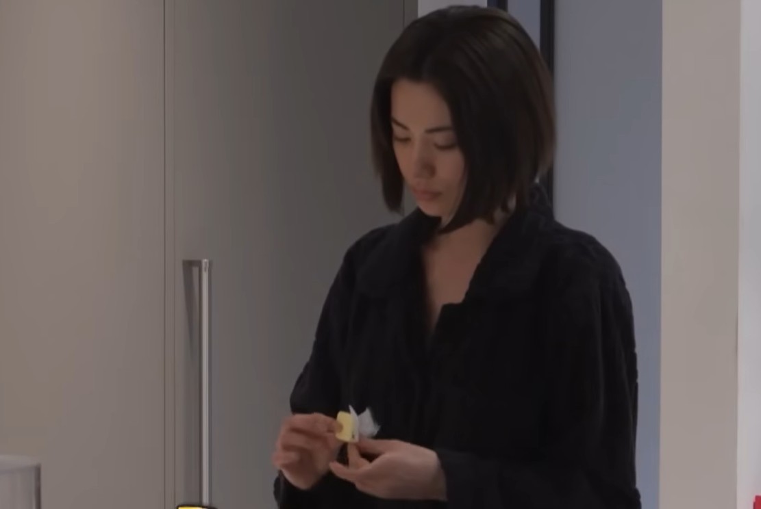 나나가 아침에 버터를 먹는 장면. /  유튜브 MBC '전지적 참견 시점'