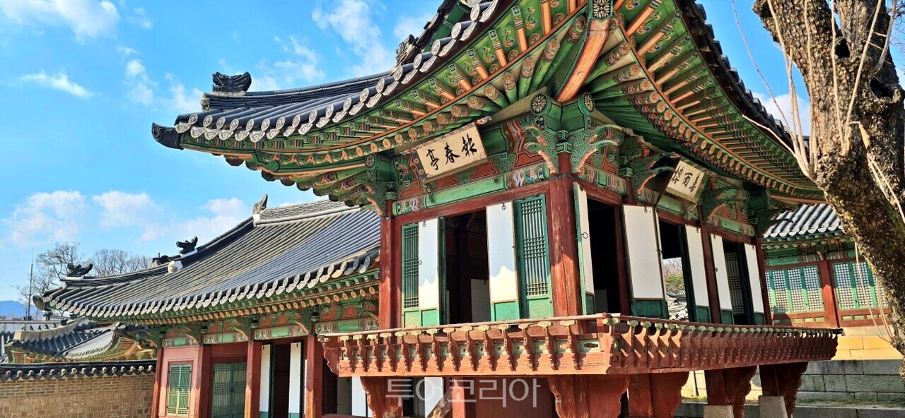 창덕궁 보춘정. 창호 개방 모습/사진-국가유산청