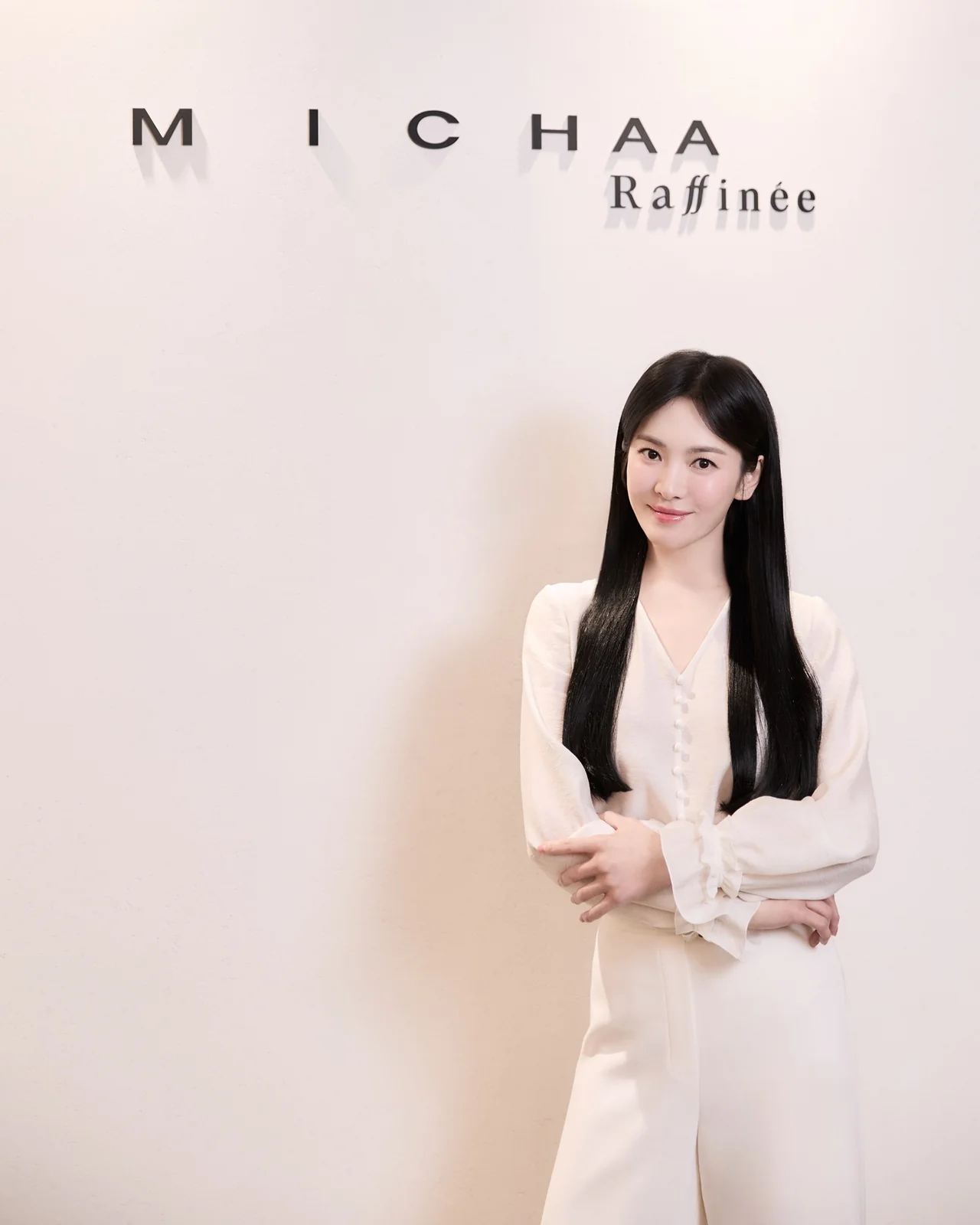 /사진=미샤 라피네, 송혜교의 아일릿 셋업으로 섬세한 럭셔리 제시