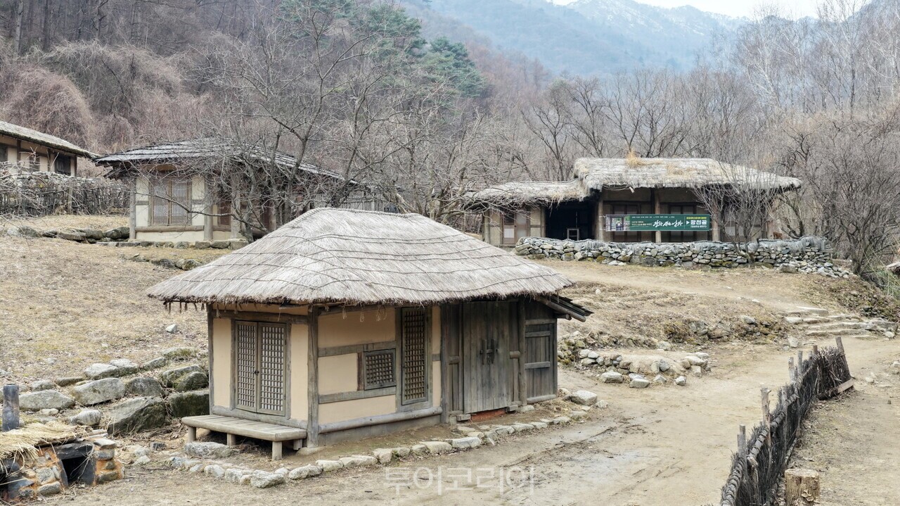 문경새재오픈세트장 왕사남 중 광천골 촬영지인 일지매 산채 /사진-문경시