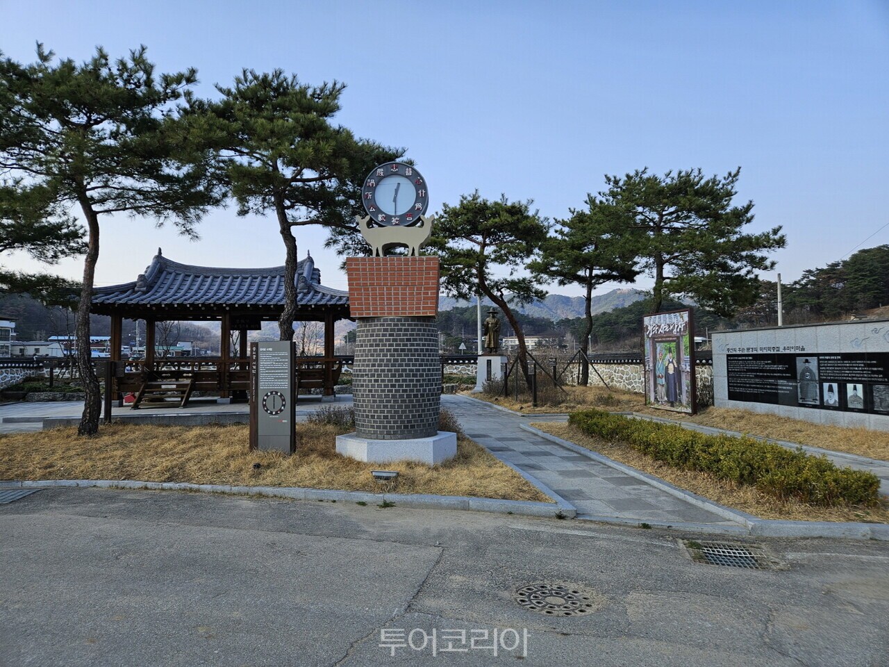 우마이마을 엄흥도소공원 시계탑 / 사진-문경시