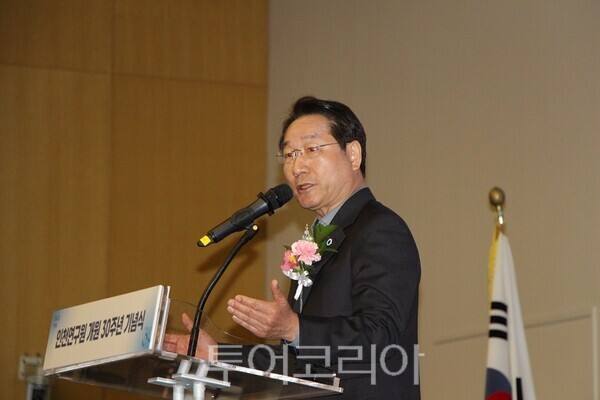 유정복 인천시장이 25일 송도컨벤시아 프리미어볼룸에서 열린 인천연구원 30주년 기념식에서 기념사를 하고 있다.  2026.03.25. 투어코리아 이창호 기자